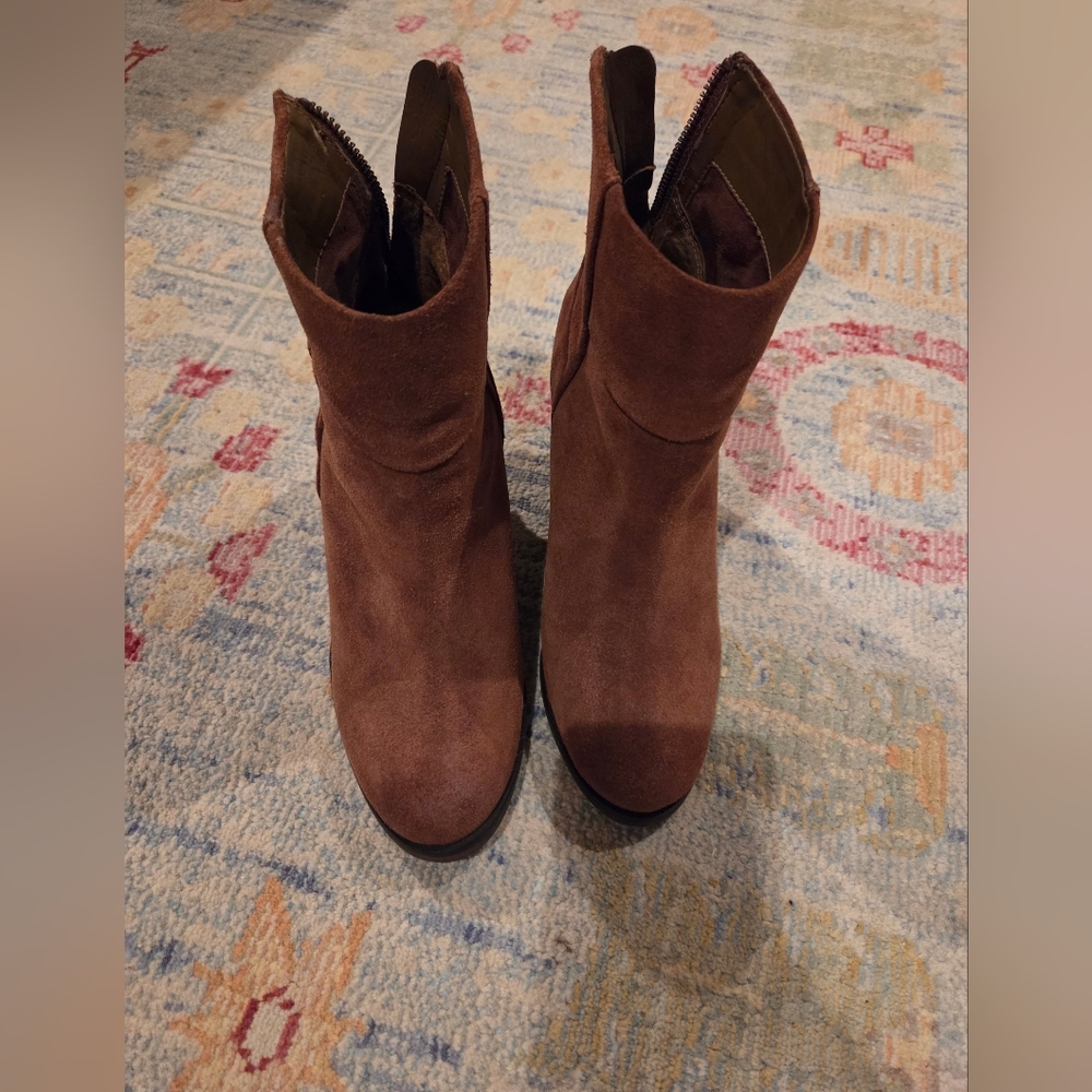 Arturo Chiang Brown Suede Ankle Boots